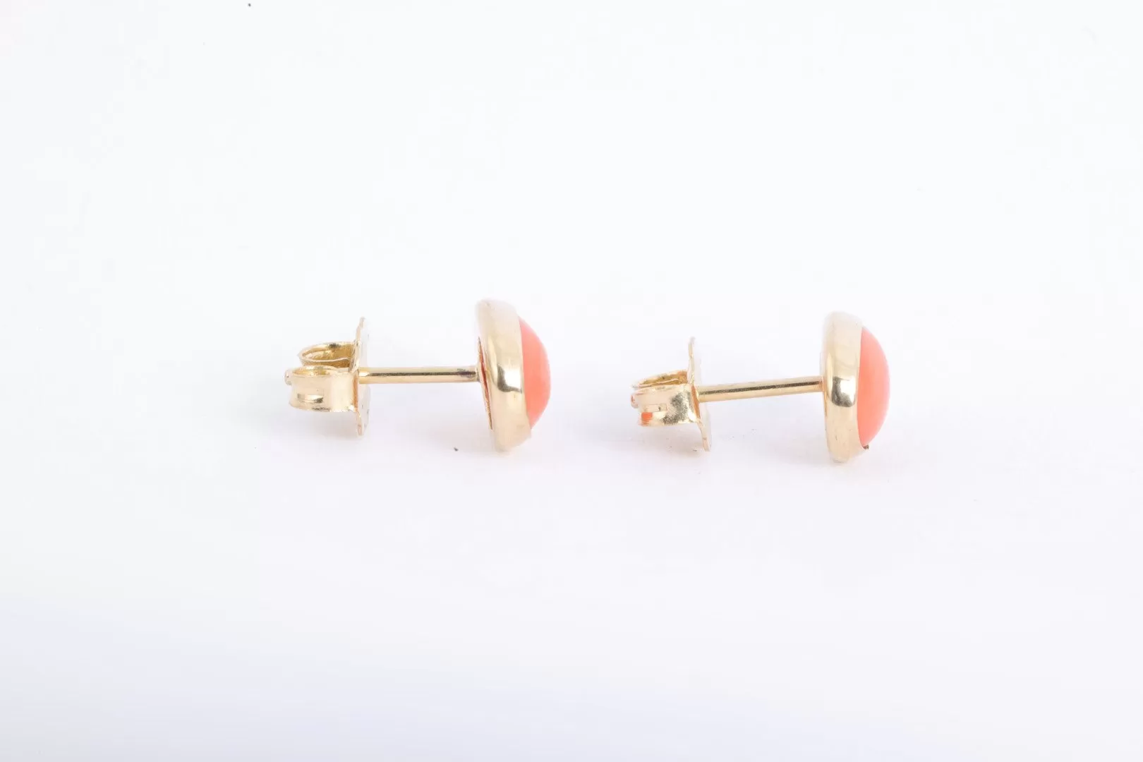 14k Yellow Gold Coral Stud Earrings (1.11g.)