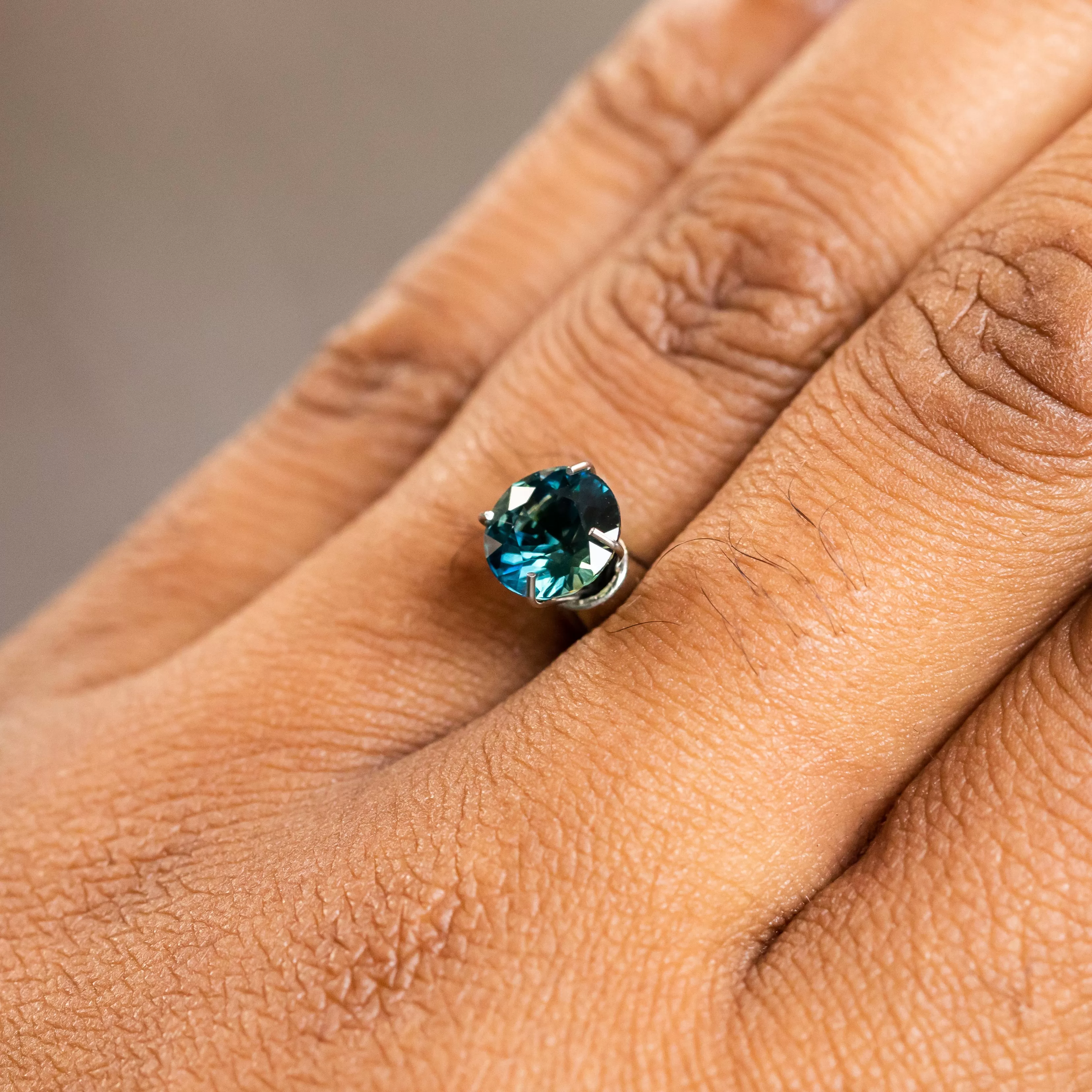 1.70CT ROUND SAPPHIRE, MEDIUM GREEN TEAL, 7.24X4.43MM