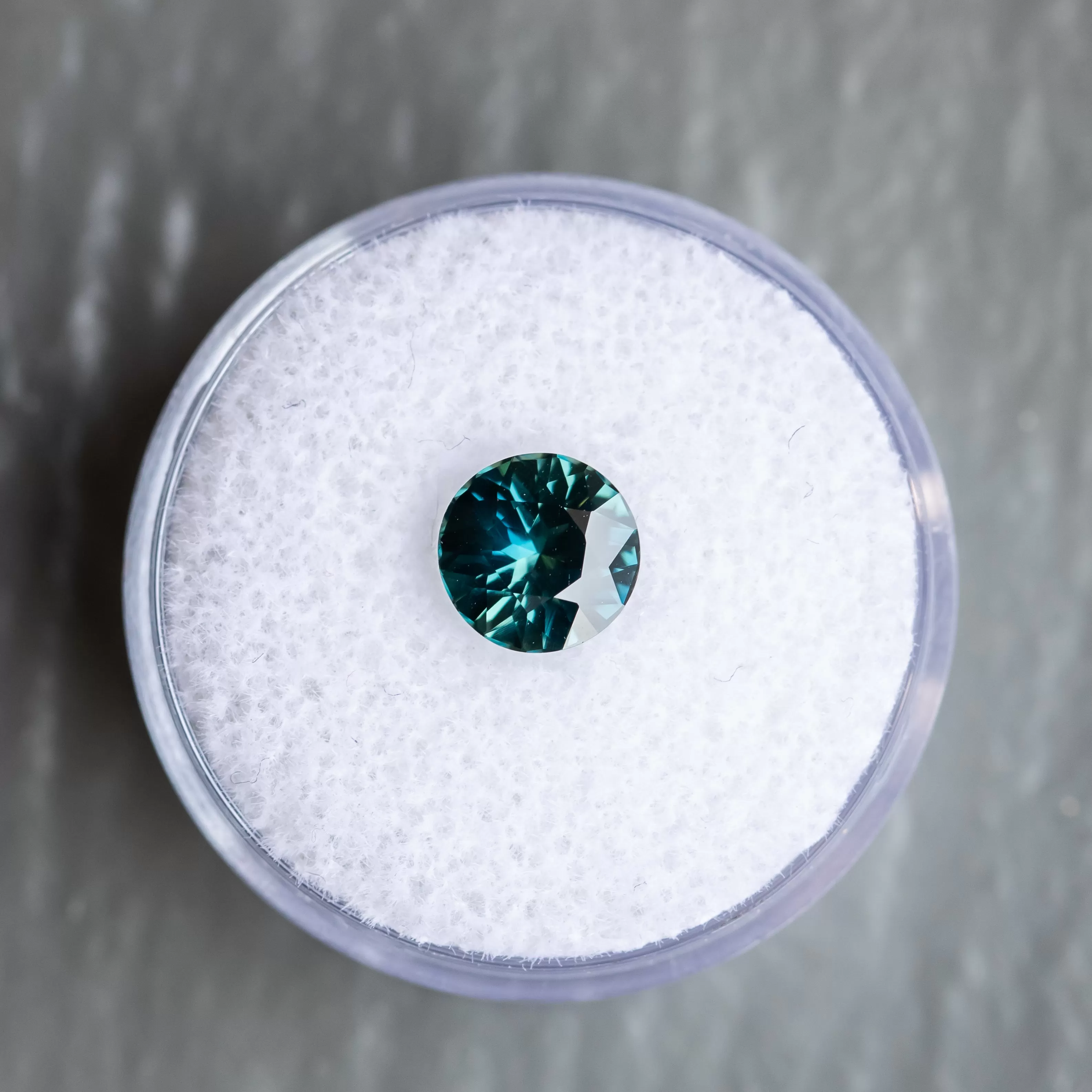 1.70CT ROUND SAPPHIRE, MEDIUM GREEN TEAL, 7.24X4.43MM