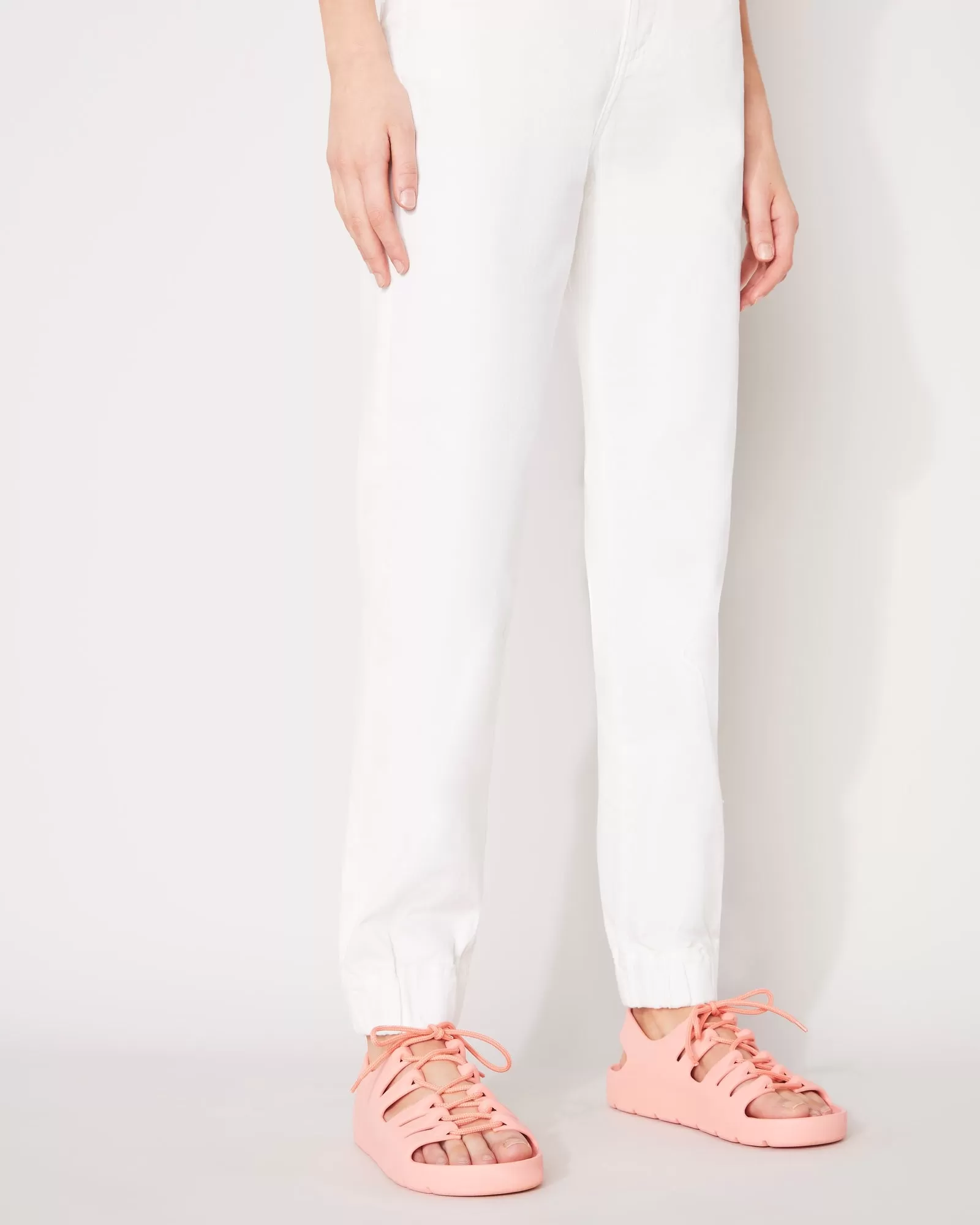 ESSENTIAL JOGGER - OFF WHITE