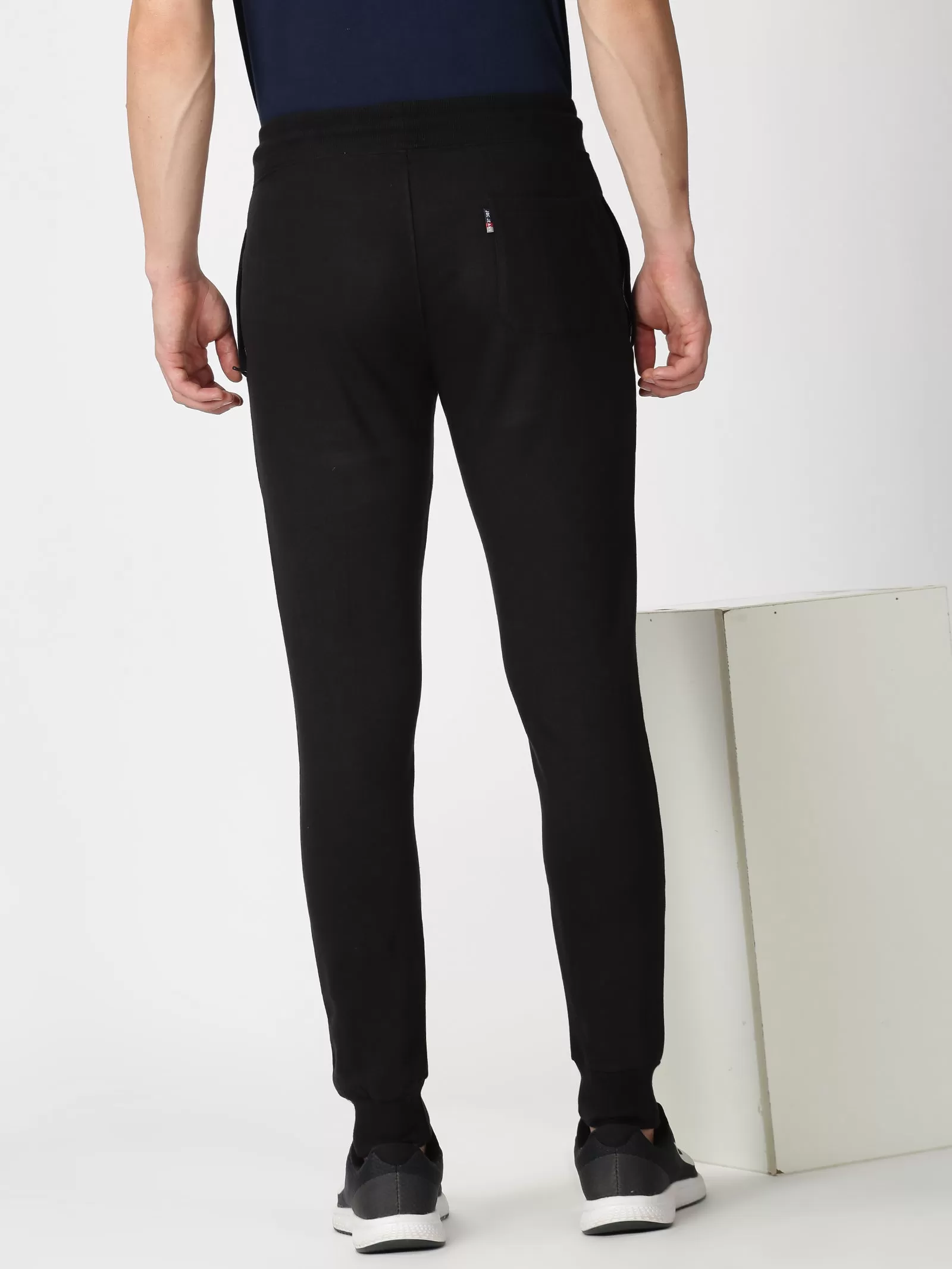 MEN'S BLACK SOLID REGULAR FIT JOGGER